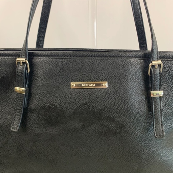 Nine West 🌺 Black carry all/ shoulder bag/purse, with silver tone hardware - Picture 2 of 11